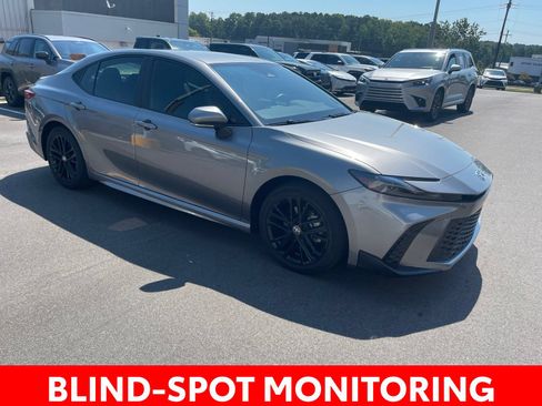 Used 2026 Toyota Camry SE FWD image 7