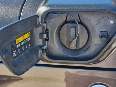 Used 2023 Jeep Wrangler Unlimited Sahara AWD/4WD image 15