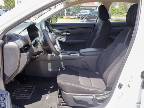 Certified 2025 Nissan Sentra SV image 7