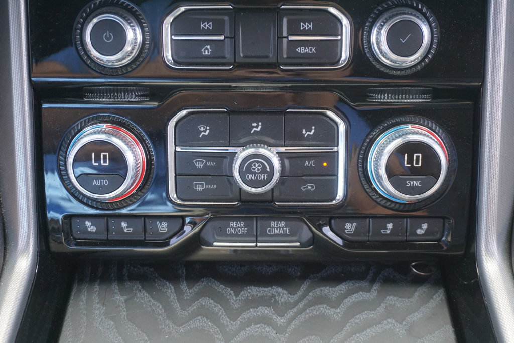 Used 2024 GMC Yukon Denali AWD/4WD image 15