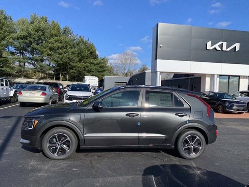New 2025 Kia Niro EX w/ EX Cold Weather Package image 2
