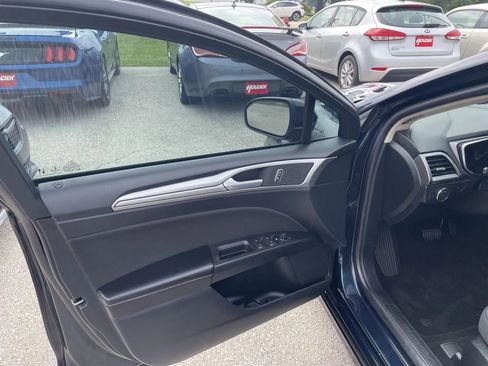Used 2020 Ford Fusion SE FWD image 9