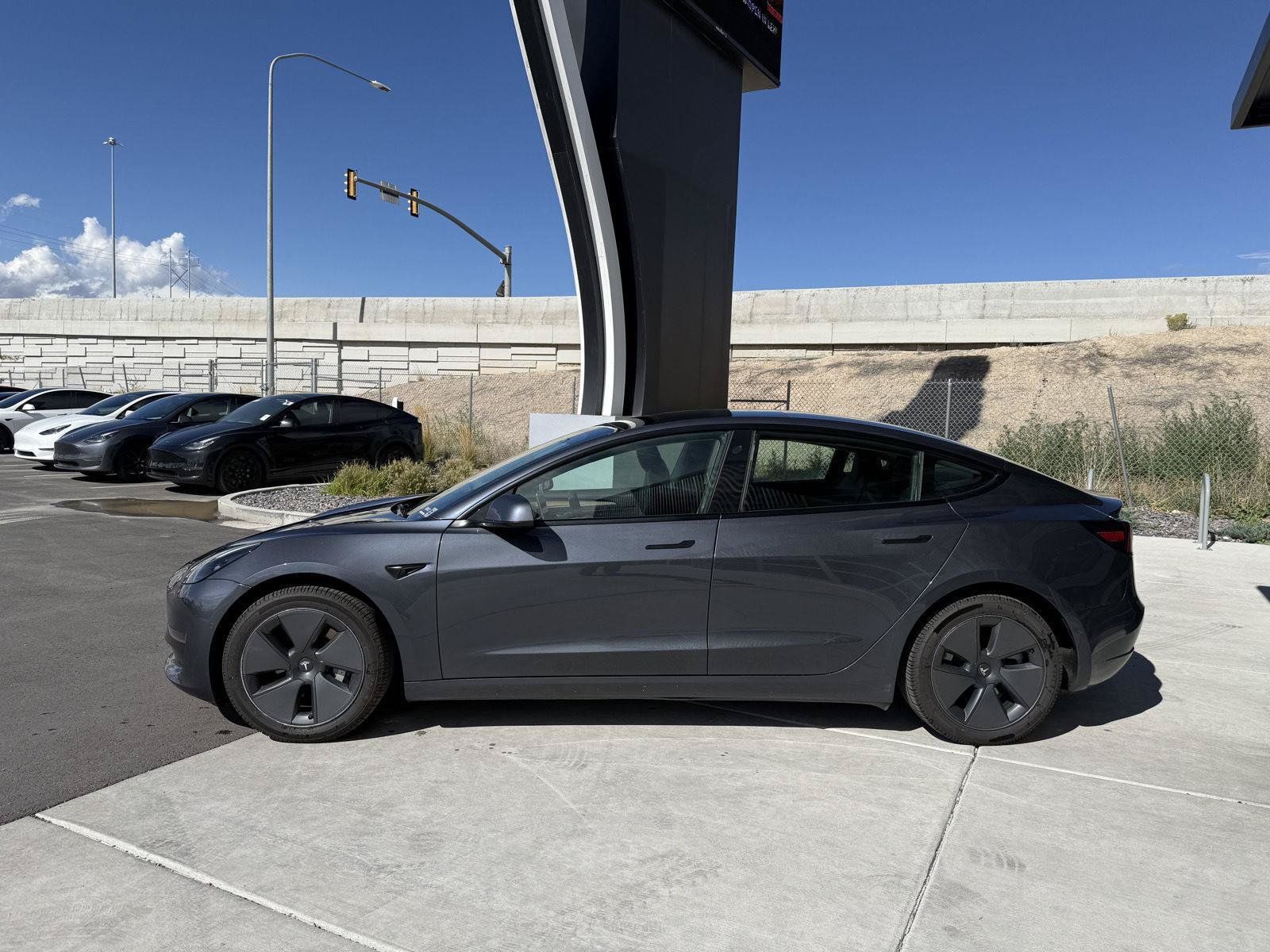 Used 2022 Tesla Model 3 Long Range AWD/4WD image 5