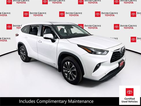 Certified 2026 Toyota Highlander XLE AWD/4WD image 3