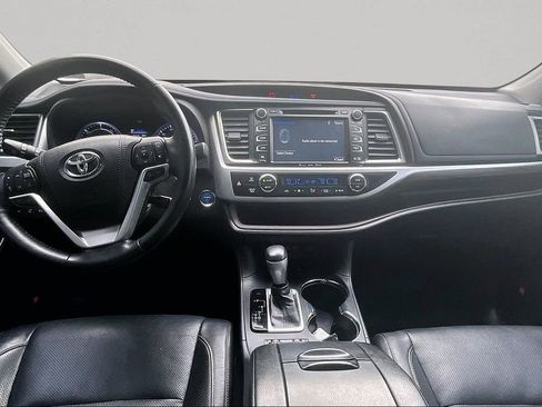Certified 2018 Toyota Highlander Limited Platinum image 8