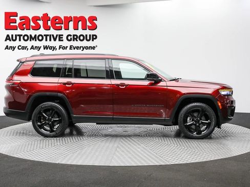 Used 2023 Jeep Grand Cherokee L Laredo image 4