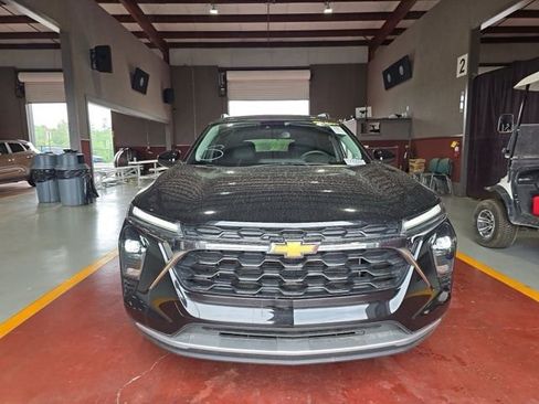 Used 2025 Chevrolet Trax LT w/ LT Convenience Package FWD image 5