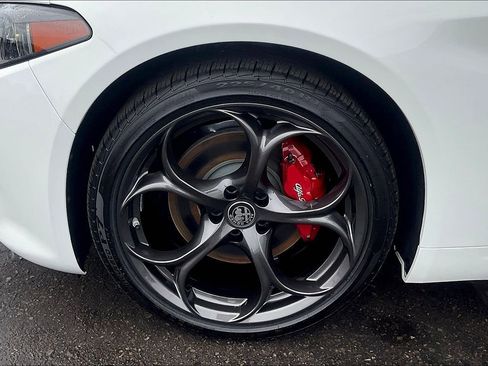 New 2025 Alfa Romeo Giulia AWD w/ Driving Assist Package image 11