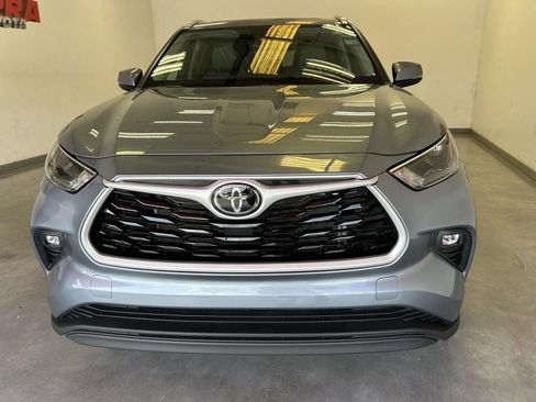 Used 2023 Toyota Highlander XLE FWD image 8