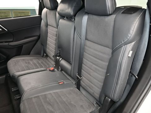 Used 2023 Mitsubishi Outlander SE image 36