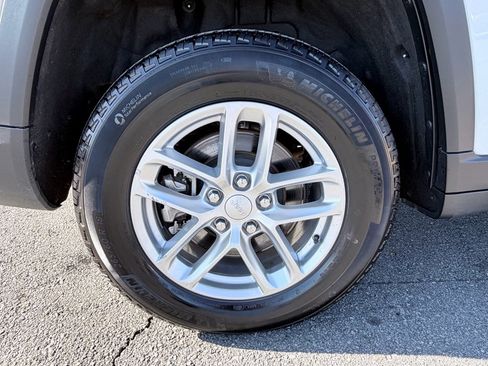 Used 2025 Jeep Grand Cherokee L Laredo w/ Luxury Tech Group I image 34