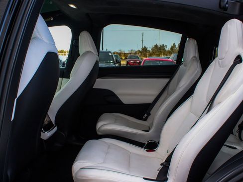 Used 2022 Tesla Model X Plaid image 31