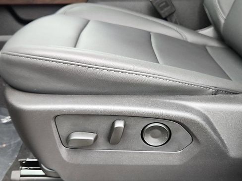 New 2025 GMC Sierra 2500 SLT w/ SLT Premium Package image 17