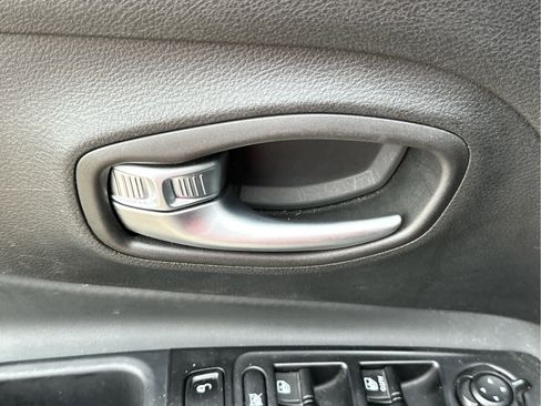 Used 2022 Jeep Renegade Latitude w/ Convenience Group image 23