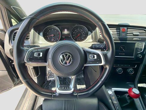 Used 2017 Volkswagen GTI SE FWD image 38