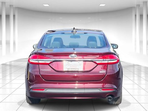 Used 2018 Ford Fusion SE w/ Fusion SE Technology Package FWD image 4