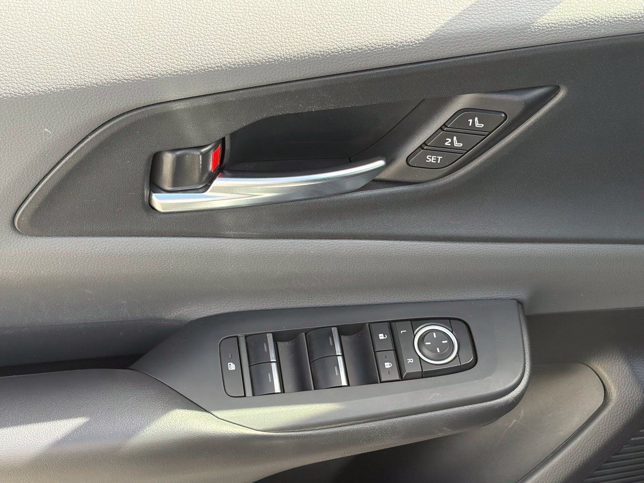 Used 2024 Toyota Prius Limited FWD image 6