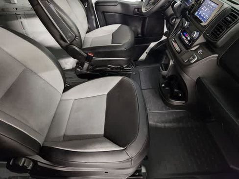 Used 2025 RAM ProMaster 2500 w/ Convenience Group FWD image 4