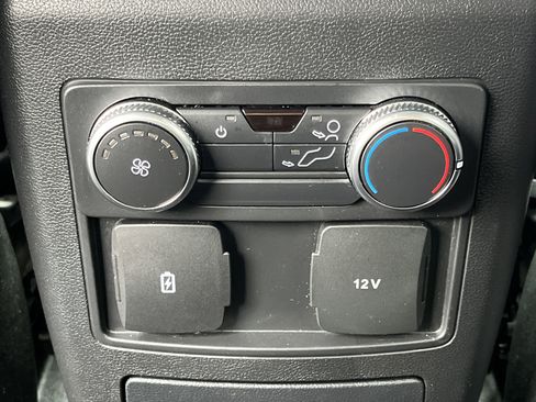 Used 2022 Ford Explorer XLT w/ Equipment Group 202A image 20