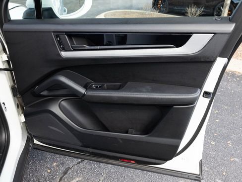Used 2024 Porsche Cayenne image 44