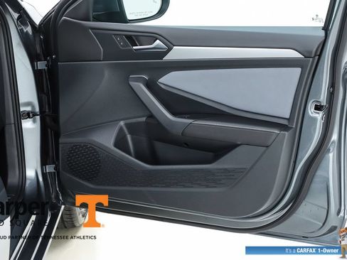 Used 2025 Volkswagen Jetta SE w/ Sunroof Package FWD image 31