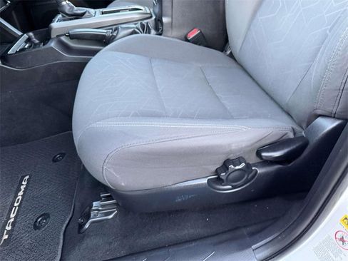 Used 2016 Toyota Tacoma TRD Sport w/ Towing Package image 17