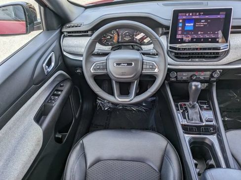 Used 2024 Jeep Compass Latitude AWD/4WD image 17