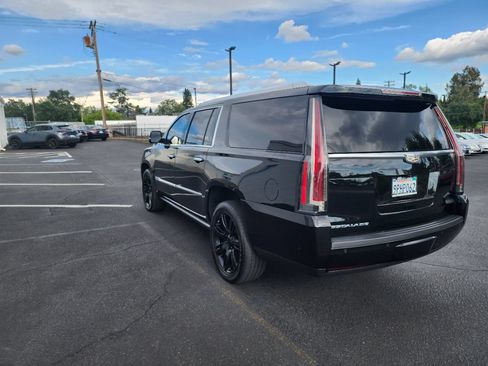 Used 2017 Cadillac Escalade ESV Premium Luxury AWD/4WD image 3