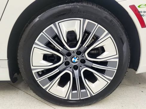Used 2023 BMW i7 xDrive60 AWD/4WD image 75
