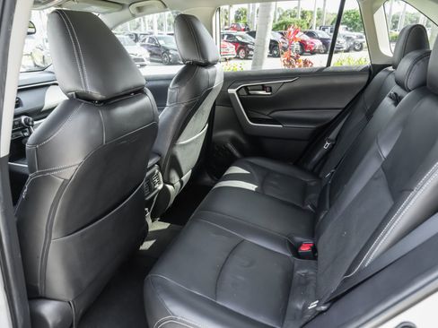 Used 2020 Toyota RAV4 XLE image 17