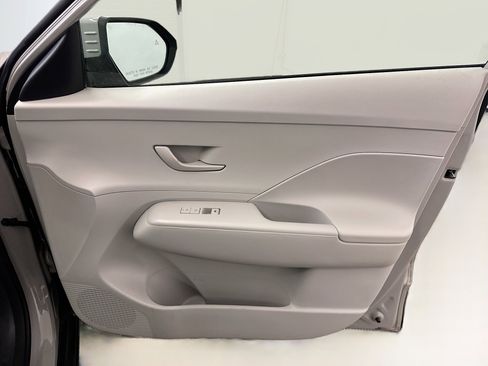 Used 2025 Hyundai Kona SEL image 32