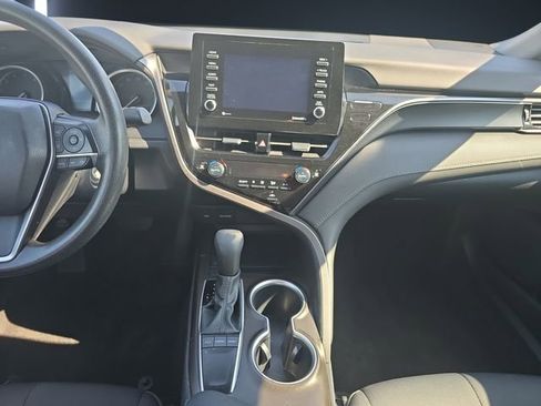 Used 2022 Toyota Camry LE FWD image 11