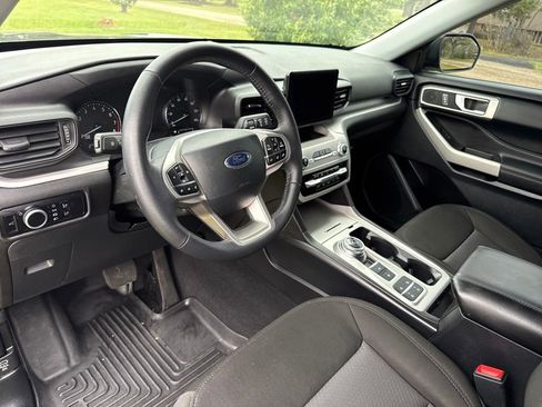 Used 2024 Ford Explorer XLT image 14