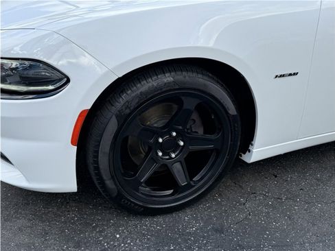 Used 2018 Dodge Charger R/T image 12