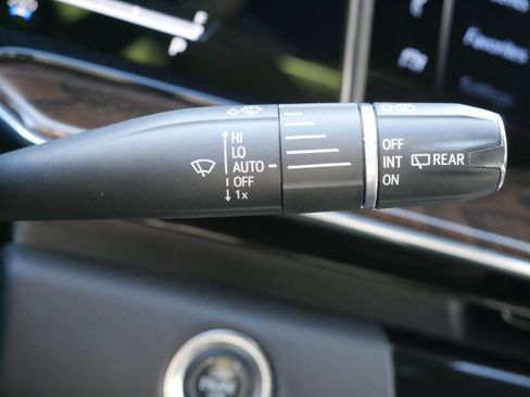 Used 2021 Cadillac Escalade Premium Luxury Platinum w/ Heavy-Duty Trailer Package AWD/4WD image 35