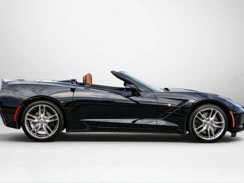 Used 2018 Chevrolet Corvette Stingray Convertible Z51 2LT RWD image 8