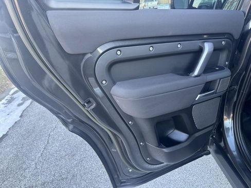 Used 2023 Land Rover Defender 110 X-Dynamic SE image 33