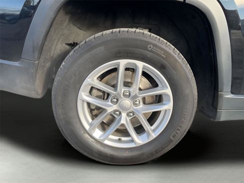 Used 2023 Jeep Grand Cherokee L Laredo image 12