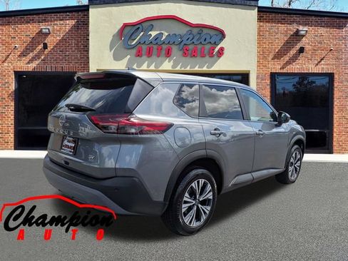 Used 2023 Nissan Rogue SV FWD image 4