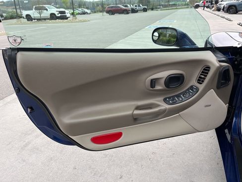 Used 2004 Chevrolet Corvette Convertible w/ Preferred Equipment Group image 7