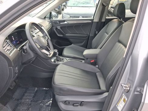 Certified 2024 Volkswagen Tiguan SE FWD image 14