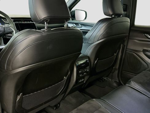 Used 2024 Jeep Grand Cherokee L Altitude image 27