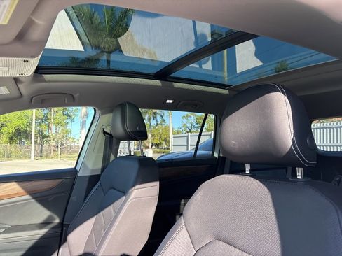 Certified 2026 Volkswagen Atlas SE w/ Panoramic Sunroof Package image 6