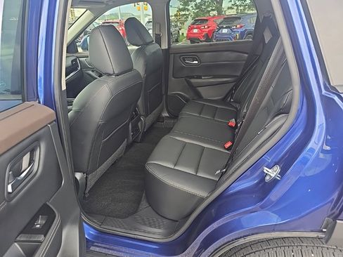 Used 2022 Nissan Rogue SL w/ SL Premium Package image 12