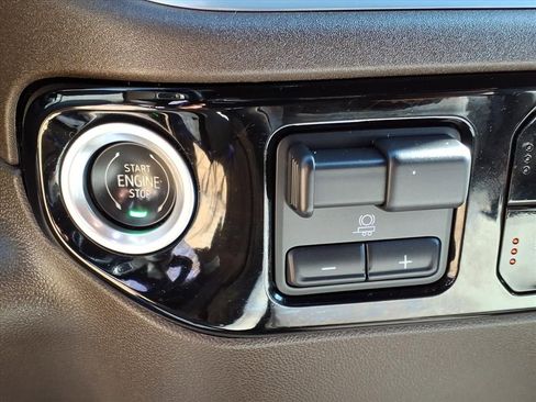 Used 2023 Chevrolet Silverado 1500 LT image 19