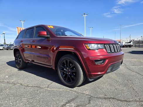 Used 2019 Jeep Grand Cherokee Altitude image 5