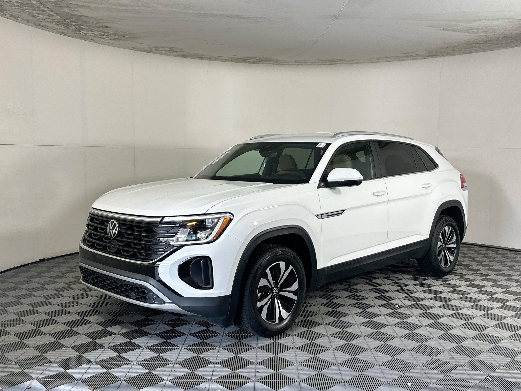 Used 2024 Volkswagen Atlas Cross Sport SE FWD image 7