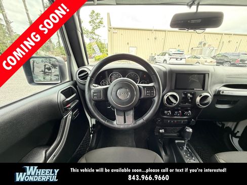 Used 2018 Jeep Wrangler Unlimited Sahara AWD/4WD image 11