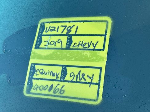 Used 2019 Chevrolet Equinox LT w/ Sun & Navigation Package image 3