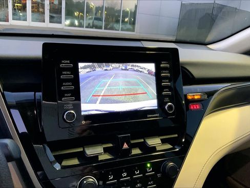 Used 2021 Toyota Camry LE image 28